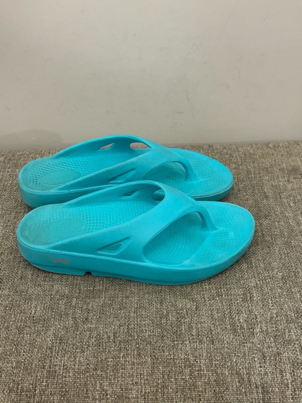 OOFOS OOriginal recovery thong sandals Teal Blue Size 6